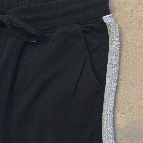 Black jogger with pearl edge accent along the outer seam - Picture 3 of 10